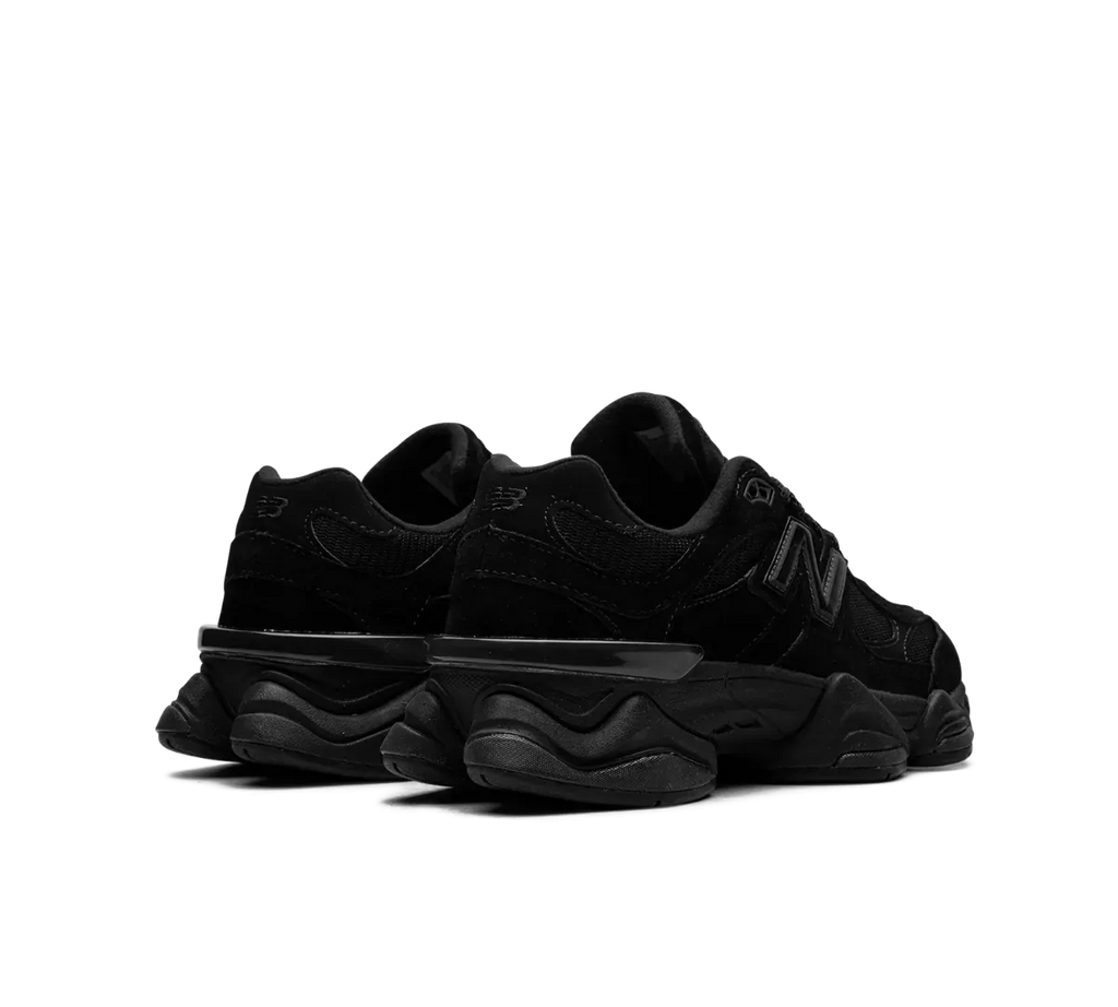 New Balance 9060 „Triple Black“