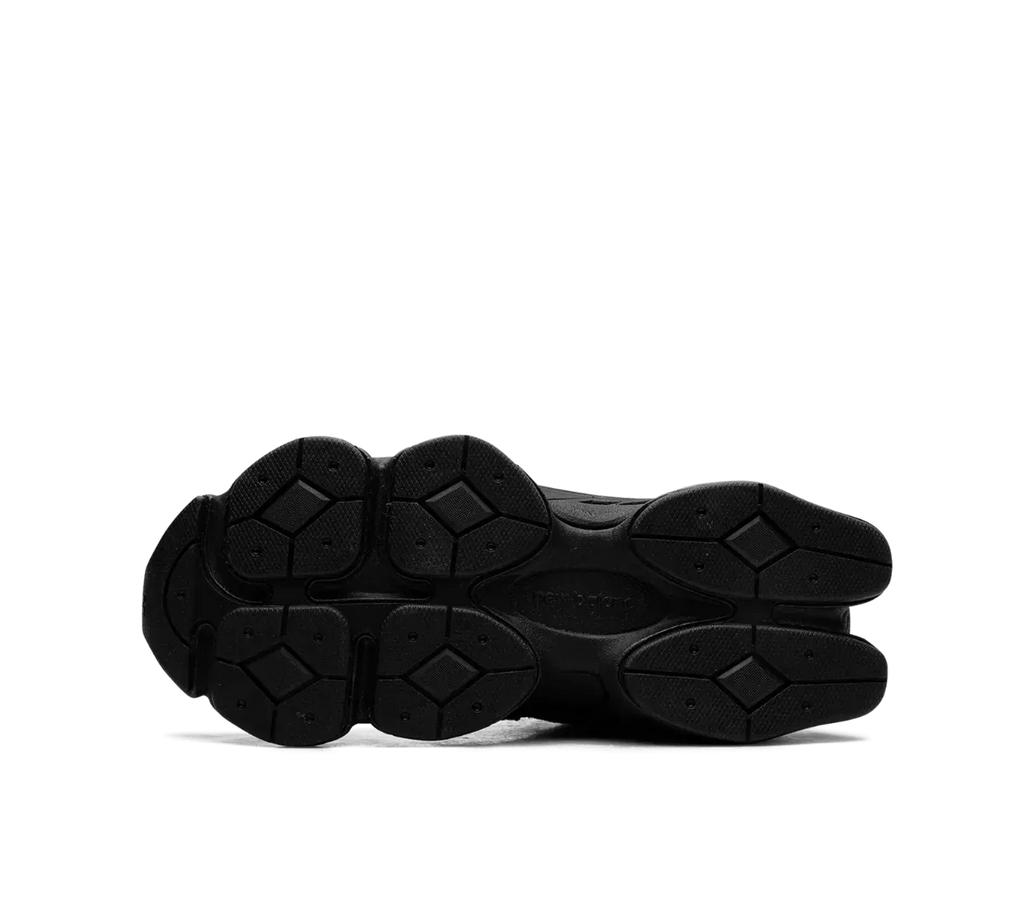 New Balance 9060 „Triple Black“