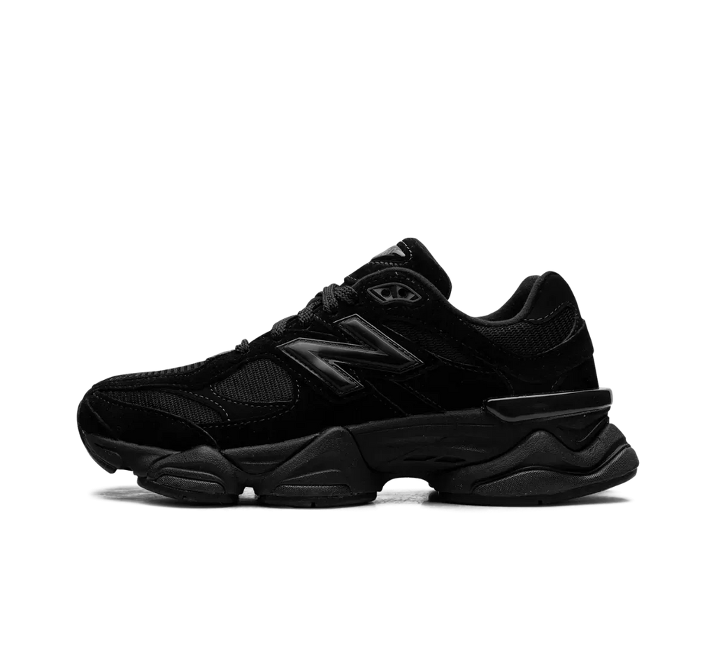 New Balance 9060 „Triple Black“